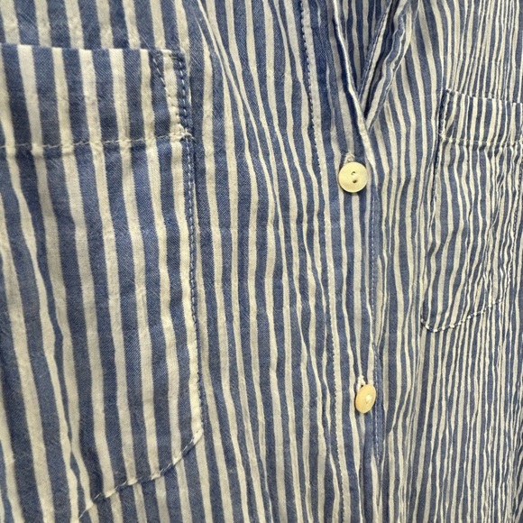 🛑SOLD🛑 Lilly Pulitzer Sea View Button Down Top (small) - Excellent - Picture 5 of 6
